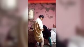 Muslim sasur apni bahu ki chut chodte hue