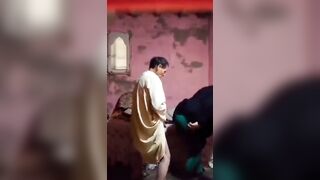 Muslim sasur apni bahu ki chut chodte hue