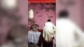 Muslim sasur apni bahu ki chut chodte hue