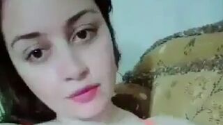 Cute Paki girl boobs daba kar fingering kar rahi hai