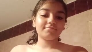 Indian girl Saloni ki nude selfie mms video