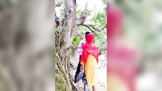 Desi village randi outdoor mein maje mein chud gayi