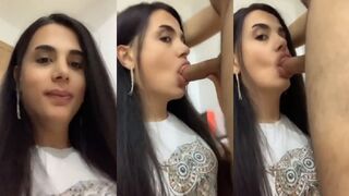 Pune girl Ayesha suck karti hui apne boyfriend ka lund