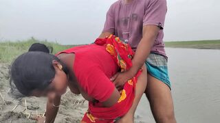 Outdoor mein village bhabhi ki doggy style chudai