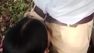 Bhabhi apne lover ko blowjob deti hui sunsan Jungle mein