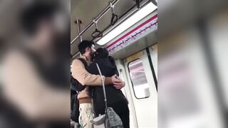 Delhi Metro ko oyo room bana kar sex karte couple