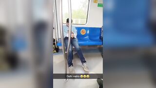 Delhi Metro ko oyo room bana kar sex karte couple