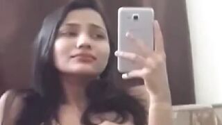 Indian girl Kiara fingering sex karti hui