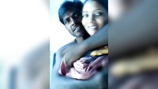 Boyfriend ko blowjob de rahi hai desi Indian girl