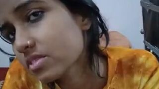 Indian college girl Pinki blowjob de rahi hai lover ko