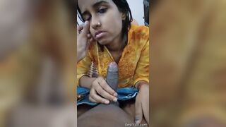 Indian college girl Pinki blowjob de rahi hai lover ko