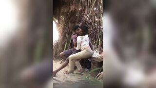 Park mein blowjob de rahi hai desi college girl