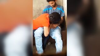 Boyfriend ka lund suck kar rahi hai college girl