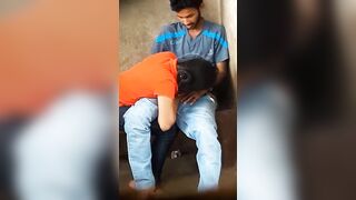 Boyfriend ka lund suck kar rahi hai college girl