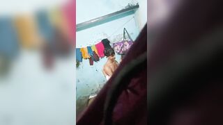 Village wife apne husband ke sath mein sex kar rahi hai